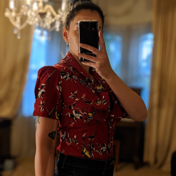 Hell Bunny Vixen cap sleeved button up top - Picture 2 of 4